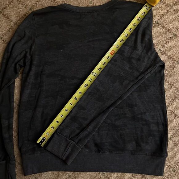 Soul Cycle charcoal camo detail sweatshirt w SOUL CYCLE logo w silver graphics S - Picture 6 of 8